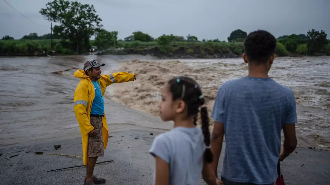 Wirbelsturm «Beryl» dürfte laut Wettervorhersagen in Mexiko zweimal auf die Küste treffen. (Archivbild) - Bild: Felix Marquez/AP
