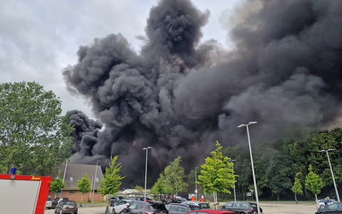 FW-RD: Großfeuer auf der Werft in Schacht-Audorf - 420 Einsatzkräfte im Einsatz - Foto: presseportal.de