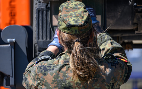 Frauen sind bei der Bundeswehr in der Minderheit.  - Foto: Robert Michael/dpa