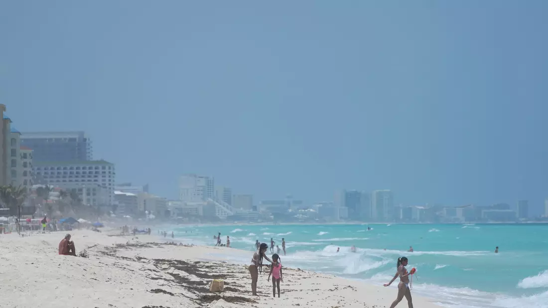 Auf der Halbinsel Yucatán bereitet man sich vor - auch Schildkröteneier werden in Cancún in Sicherheit gebracht. - Bild: Fernando Llano/AP/dpa