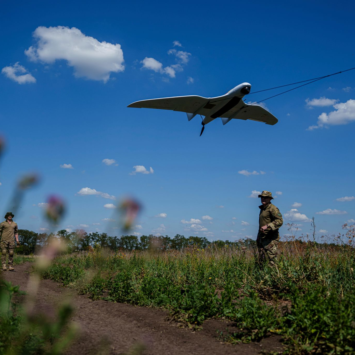 Ukrainische Drohnen auf dem Weg zur Front. (Archivbild) - Foto: Evgeniy Maloletka/AP/dpa