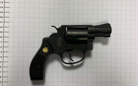 BPOL NRW: Bundespolizei stellt verurteilten Straftäter mit Revolver - Foto: presseportal.de