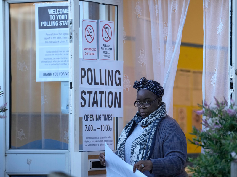 Die Labour-Partei von Keir Starmer hat die britische Parlamentswahl gewonnen. - Foto: Vadim Ghirda/AP