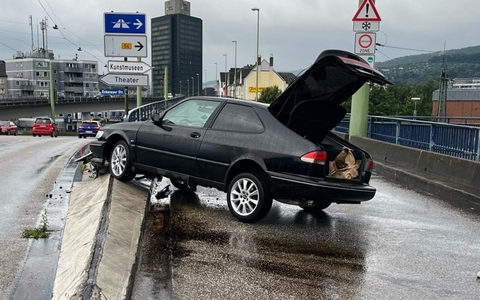 POL-HA: Bodenschwelle auf Ebene 2 erfasst - Sperrung durch Abstreumaßnahmen - Foto: presseportal.de