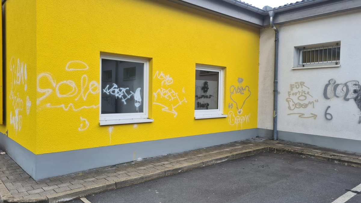 LPI-SLF: Zeugen nach Graffiti-Schmiererei gesucht - Foto: presseportal.de