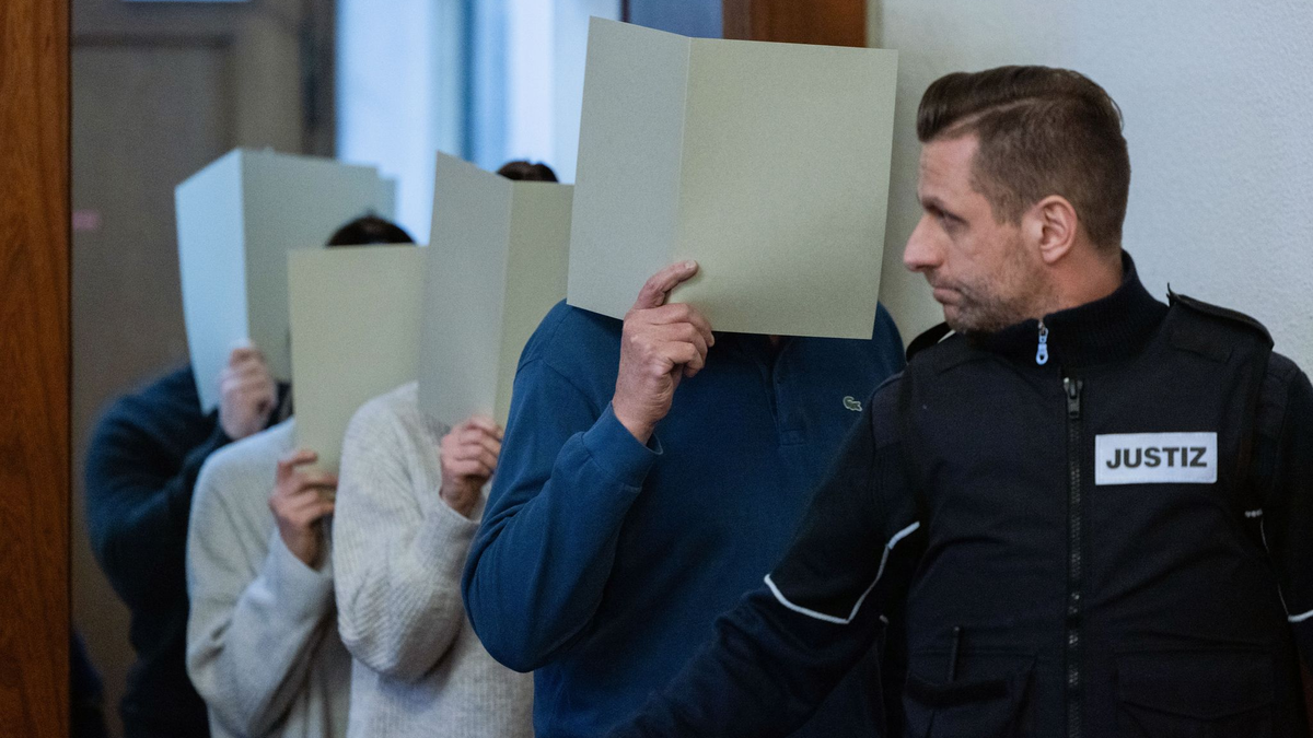 Ein wegen Totschlags angeklagter Polizist hat während des laufenden Verfahrens in einem Interview seine Sicht der Dinge dargestellt (Archivbild).  - Foto: Rolf Vennenbernd/dpa