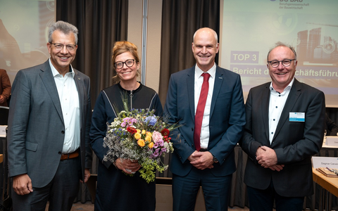 Katia-Julia Rostek zur stellvertretenden Hauptgeschäftsführerin der BG BAU gewählt - Foto: presseportal.de Katia-Julia Rostek zur stellvertretenden Hauptgeschäftsführerin der BG BAU gewählt - Foto: presseportal.de