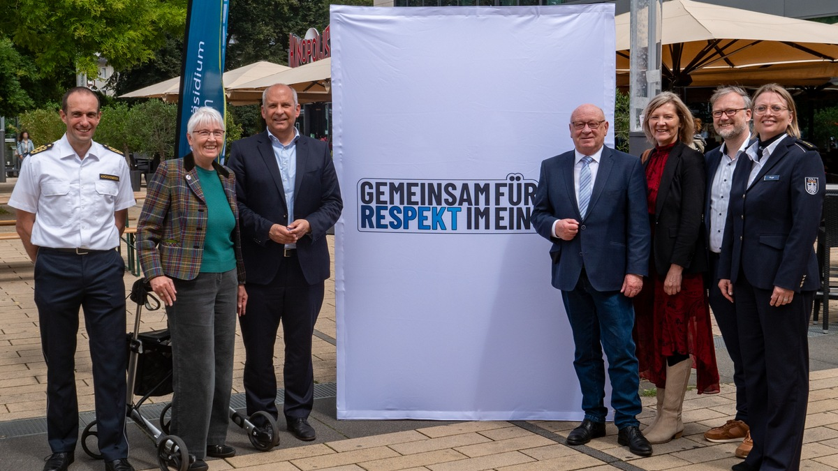 POL-GI: Blaulicht-Tag von Polizei, Feuerwehr und Rettungskräfte in Gießen gestartet: Respekt für Einsatzkräfte im Fokus - Foto: presseportal.de