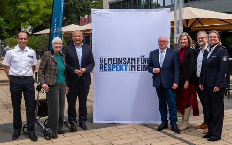 POL-GI: Blaulicht-Tag von Polizei, Feuerwehr und Rettungskräfte in Gießen gestartet: Respekt für Einsatzkräfte im Fokus - Foto: presseportal.de POL-GI: Blaulicht-Tag von Polizei, Feuerwehr und Rettungskräfte in Gießen gestartet: Respekt für Einsatzkräfte im Fokus - Foto: presseportal.de