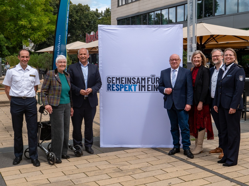 POL-GI: Blaulicht-Tag von Polizei, Feuerwehr und Rettungskräfte in Gießen gestartet: Respekt für Einsatzkräfte im Fokus - Foto: presseportal.de