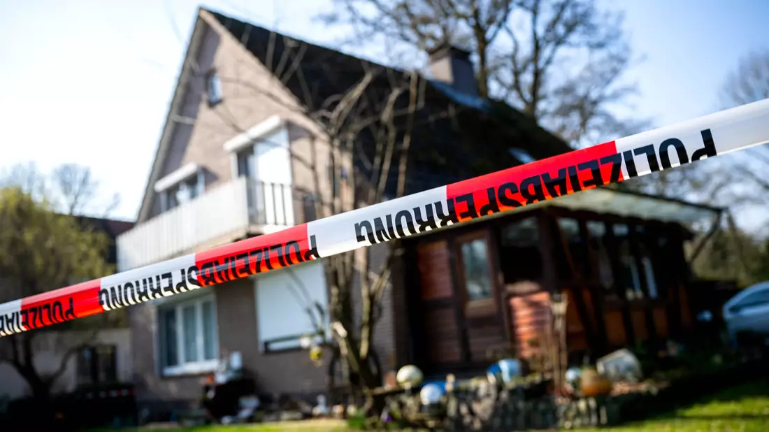 Die Staatsanwaltschaft erhebt Anklage wegen Mordes. - Bild: Sina Schuldt/dpa