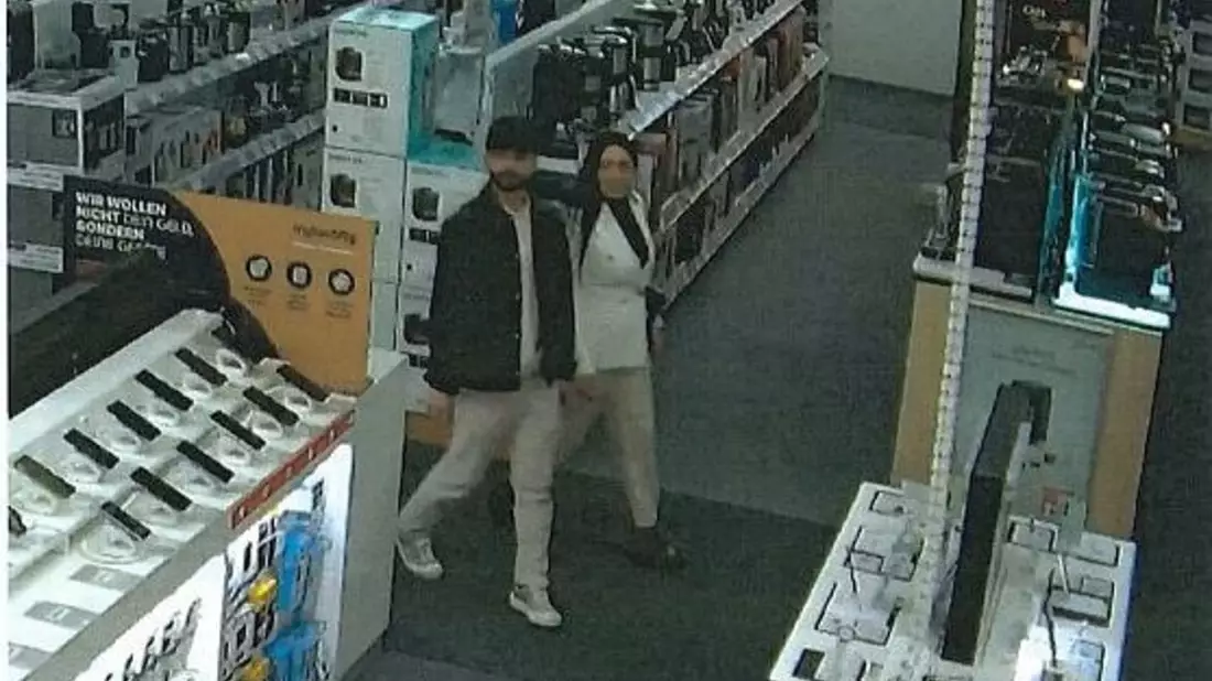 POL-LM: Öffentlichkeitsfahndung der Kriminalpolizei +++ Bandendiebe gesucht - Öffentlichkeitsfahndung mit Bildmaterial der Videoüberwachung +++ - Bild: presseportal.de