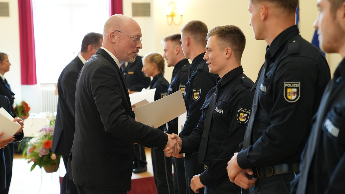 IM-MV: 91 junge Polizistinnen und Polizisten verstärken die Landespolizei MV - Foto: presseportal.de