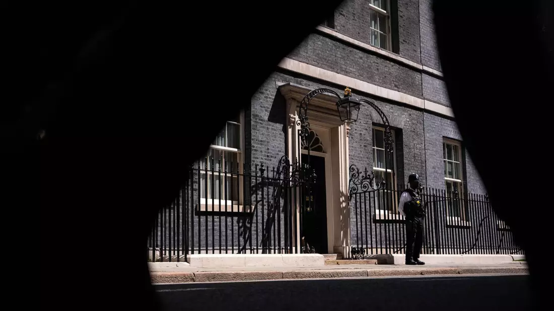 Die wohl bekannteste Adresse des Landes: die Londoner Downing Street. - Bild: James Manning/PA Wire/dpa