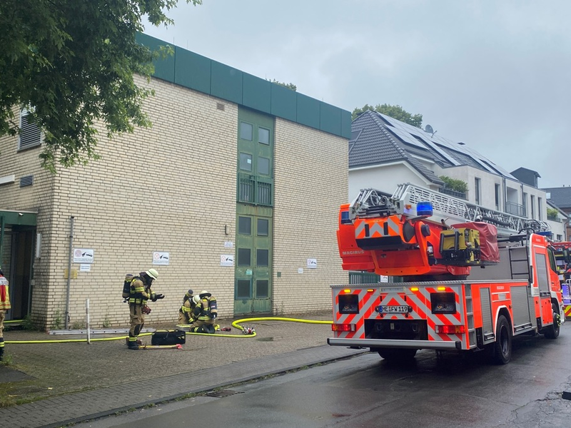 FW-HAAN: Brand in Telekommunikations-Betriebsstelle führt zu Beeinträchtigung im Festnetz und Mobilfunk - Foto: presseportal.de