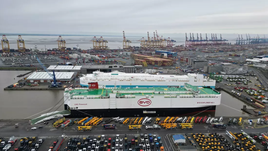 Der chinesische Autofrachter «BYD Explorer No.1» in Bremerhaven. (Archivbild) - Bild: Lars Penning/dpa
