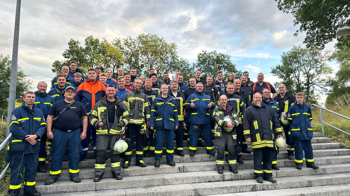 FW-AR: Zusammenarbeit zwischen THW und Feuerwehr weiter gestärkt - Foto: presseportal.de