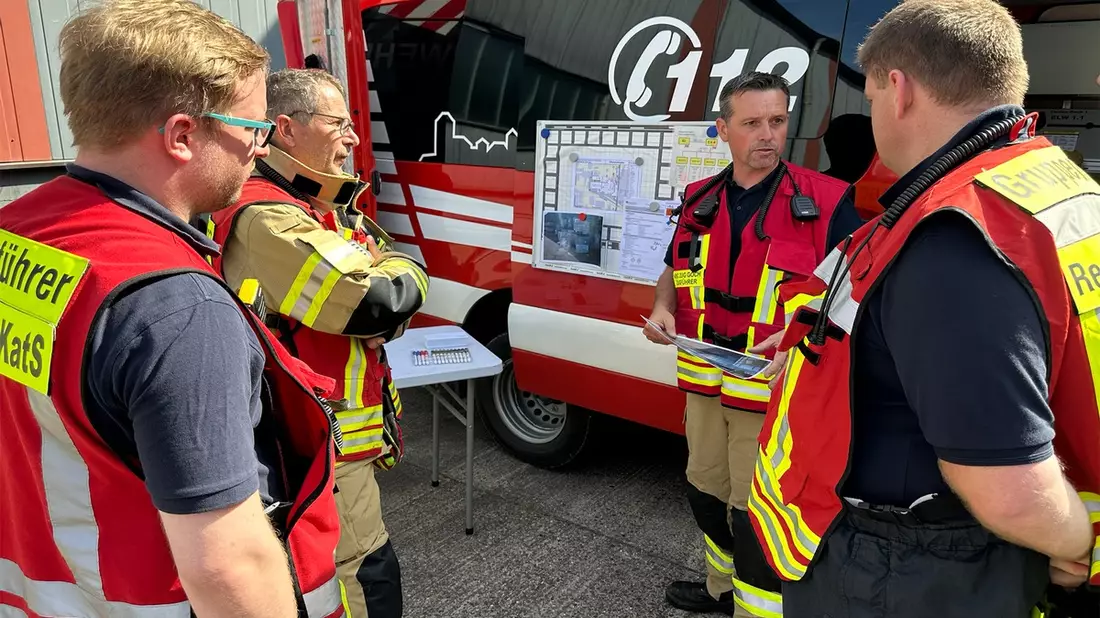 FF Goch: ABC Zug des Kreises Kleve übt im Gocher Industriegebiet - Bild: presseportal.de
