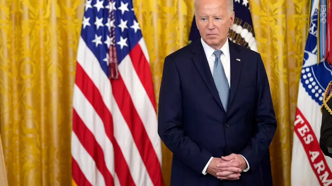 Biden gesteht ein, dass er beim TV-Duell gegen Trump versagt hat.  - Bild: Susan Walsh/AP