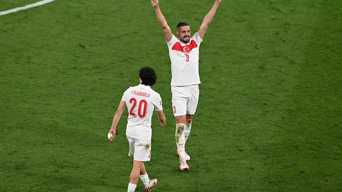 Der Türke Merih Demiral ist nach seinem Torjubel in der Partie gegen Österreich von der UEFA für zwei Spiele gesperrt worden. - Bild: Hendrik Schmidt/dpa