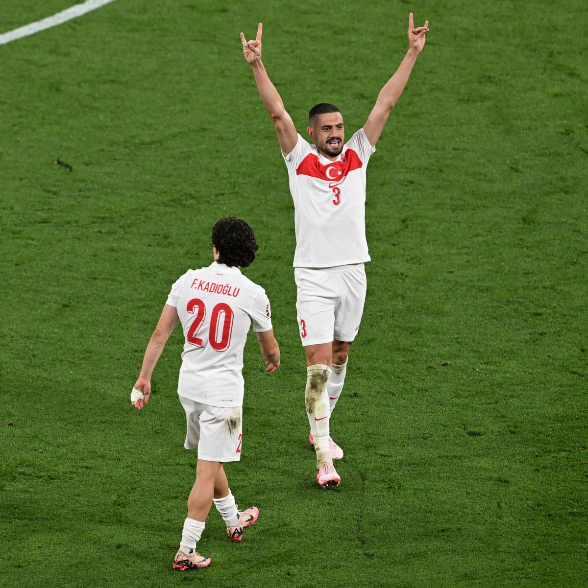 Merih Demiral wurde für das Zeigen des Wolfsgrußes von der UEFA für zwei Spiele gesperrt. - Foto: Hendrik Schmidt/dpa