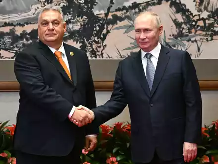 Orban sagt, er wolle sich nicht zurücklehnen und sich für Frieden im Ukraine-Krieg einsetzen. (Archivbild) - Foto: Grigory Sysoyev/AP/dpa