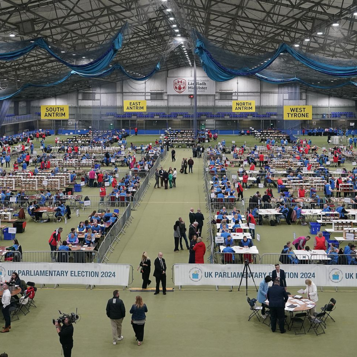 Die genaue Sitzverteilung wird erst am Morgen feststehen. - Foto: Niall Carson/PA Wire/dpa