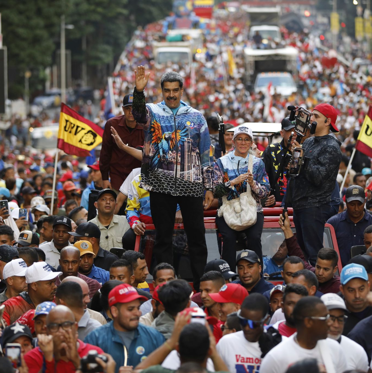 Nach elf Jahren an der Macht droht dem autoritären Präsident Maduro eine Schlappe bei der Wahl.  - Foto: Cristian Hernandez/AP/dpa