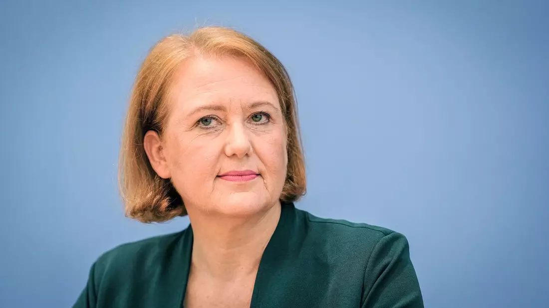 Frauenministerin Lisa Paus nennt Belästigungen von Schwangeren vor Beratungsstellen, Praxen und Kliniken «unzumutbar». - Bild: Kay Nietfeld/dpa
