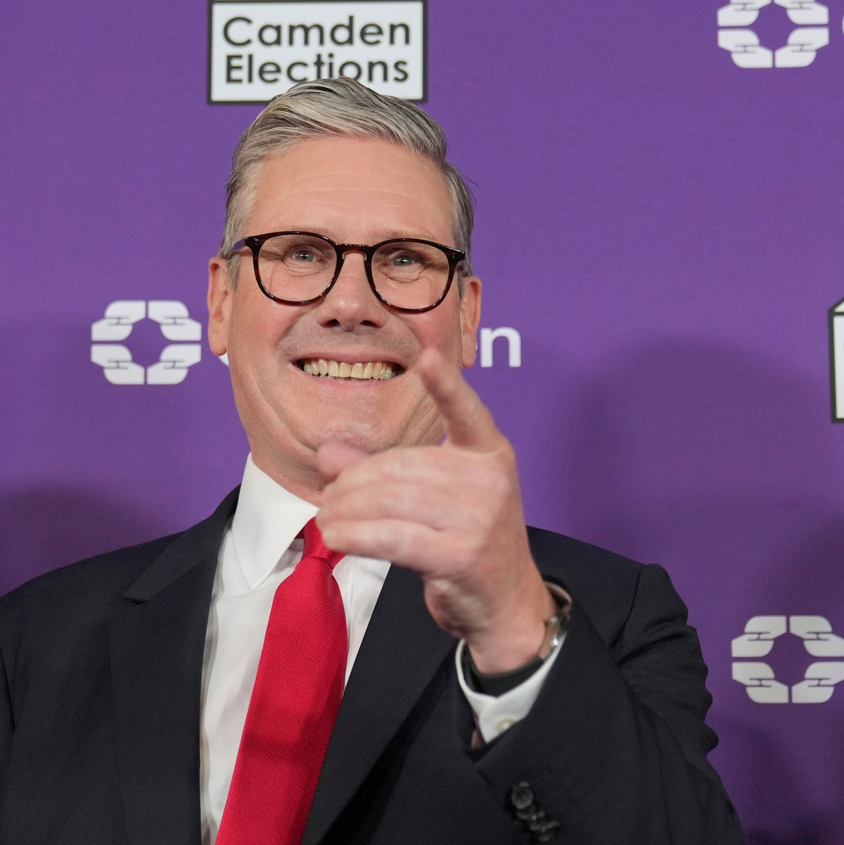 Keir Starmer gewinnt mit seiner Partei Labour die Parlamemtswahl deutlich. - Foto: Kin Cheung/AP