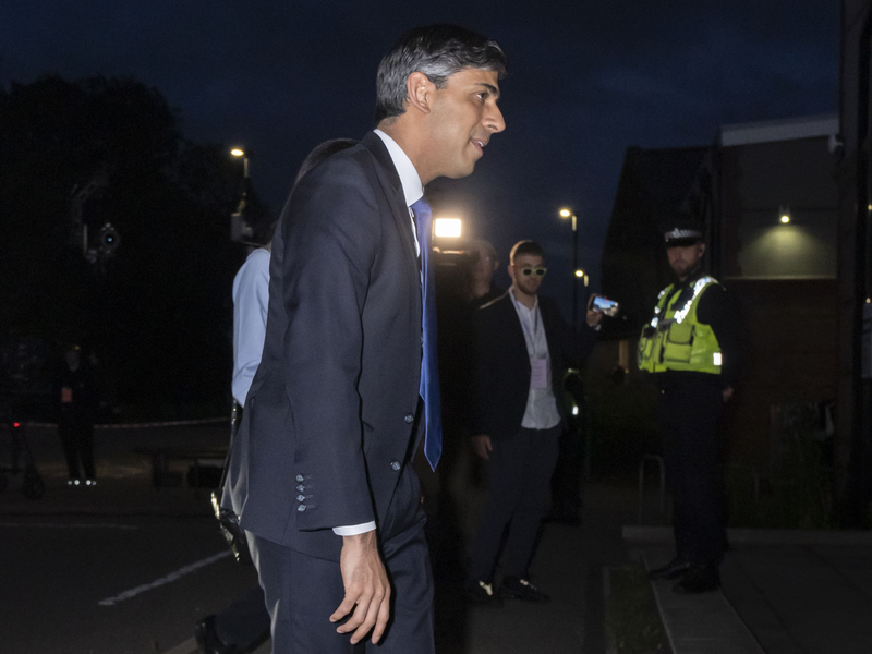 Premier Sunak hat seine Niederlage eingeräumt. - Foto: Danny Lawson/PA Wire/dpa