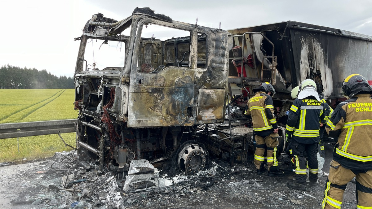 API-TH: Zugmaschine brennt vollständig aus - Foto: presseportal.de