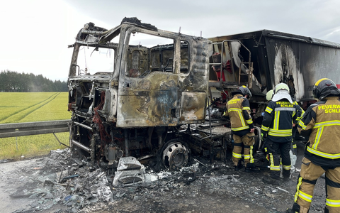API-TH: Zugmaschine brennt vollständig aus - Foto: presseportal.de