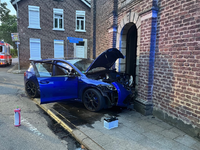 POL-NE: Fahrzeug kollidiert mit Kirchenmauer - Foto: presseportal.de