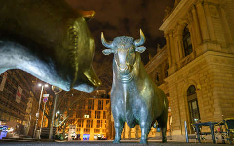 Der Dax legt zum Wochenausklang zu. - Foto: Frank Rumpenhorst/dpa