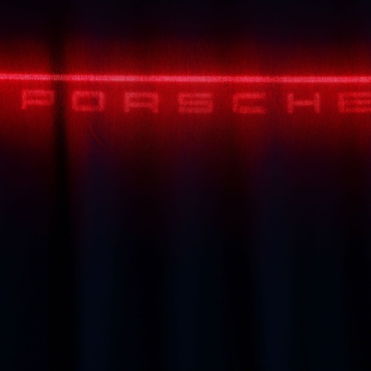 Vergangenes Jahr wurde die zweite Generation des E-Modells Taycan vorgestellt. Bei den Verkaufszahlen gebe es aber noch Luft nach oben. (Archivbild) - Foto: Jan Woitas/dpa