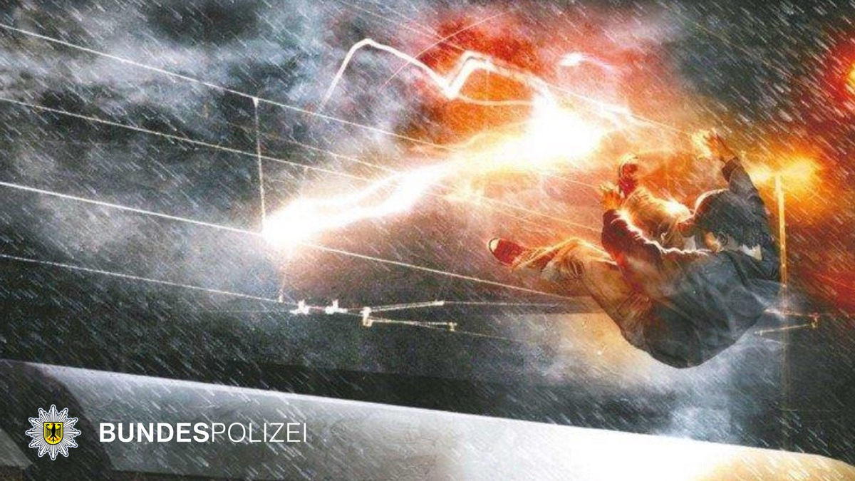 Bundespolizeidirektion München: Schwer verletzt nach Stromunfall / 14-Jähriger kletterte auf Kesselwagen und griff in Oberleitung - Foto: presseportal.de