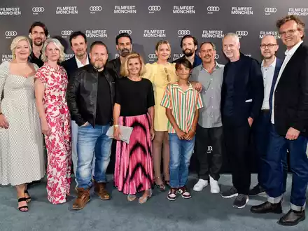 ALLES FIFTY FIFTY / Die Sommerkomödie des Jahres / begeistert das Premierenpublikum auf dem 41. FILMFEST MÜNCHEN - Foto: presseportal.de
