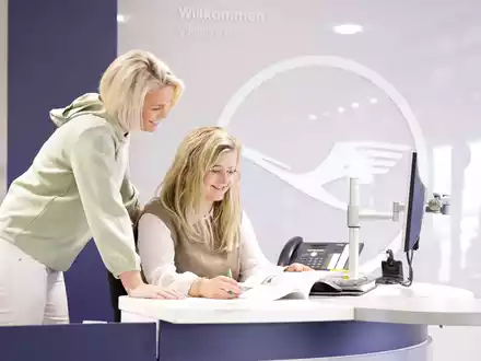 Fünf Jahre in Folge: LCC siegt bei der Studie Beste Kundenberatung / Lufthansa City Center überzeugt mit Service und Beratungskompetenz im Handelsblatt-Ranking - Foto: presseportal.de