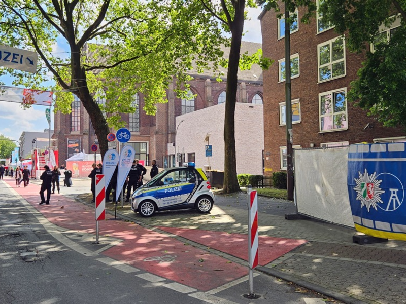 POL-BO: Bochum Total: Erster Tag verlief überwiegend friedlich - Polizei ist mit Mobiler Wache vor Ort - Foto: presseportal.de