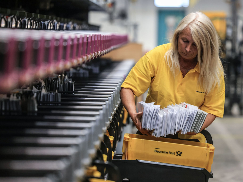 Nach drei Tagen müssen meisten Briefe ankommen. - Foto: Oliver Berg/dpa