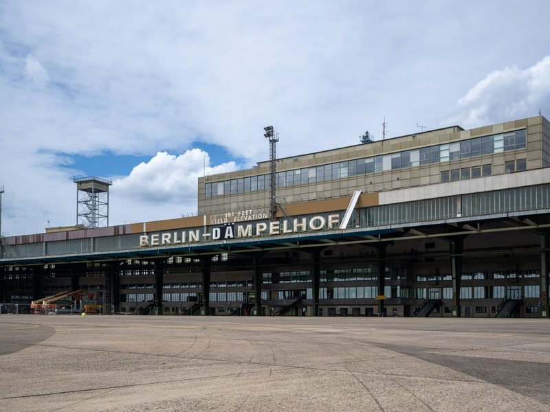 Zwei neue Buchstaben - Foto: Monika Skolimowska/dpa