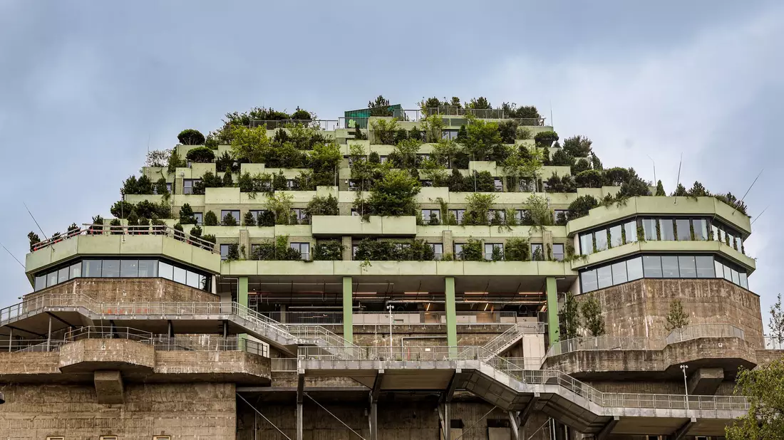 Blick aus der Hotel-Lobby im grünen Bunker - Bild: Ulrich Perrey/dpa