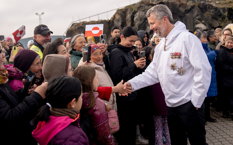 Royaler Besuch auf größter Insel der Erde: Dänemarks König Frederik X. ist in dieser Woche in Grönland zu Gast. - Foto: Ida Marie Odgaard/Ritzau Scanpix Foto via AP/dpa