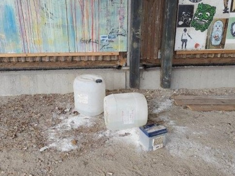 POL-UL: (GP) Ebersbach an der Fils - Autobatterie und Kanister illegal entsorgt / Bei Ermittlungen wegen einer Umweltstraftat in Ebersbach a.d. Fils hofft die Polizei jetzt auf Zeugenhinweise. - Foto: presseportal.de