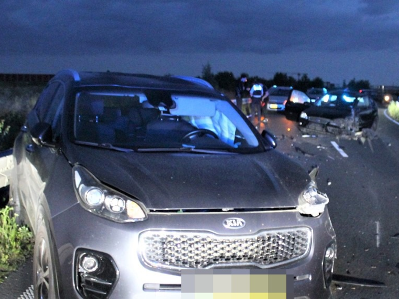POL-VIE: Nettetal-Leuth: Unfall in einer Kurve - Fahrer muss zur Blutprobe - Foto: presseportal.de