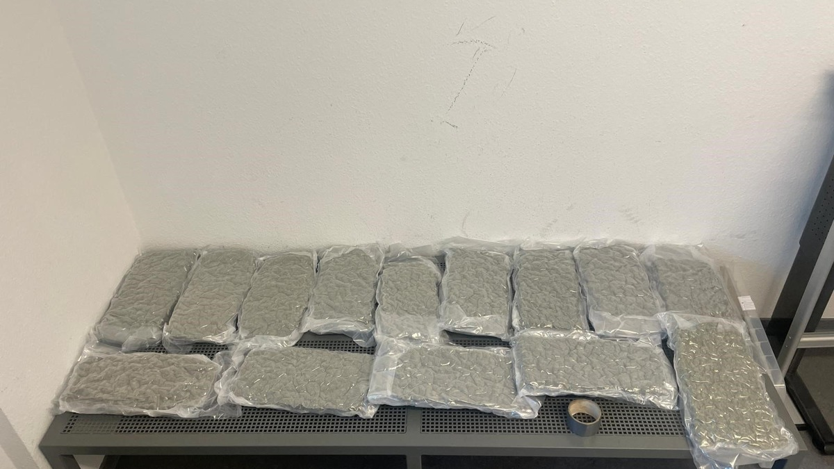 BPOL NRW: Bundespolizei stellt 8,2 Kilogramm Marihuana im Wert von 82.000 EUR auf der Autobahn 52 sicher - Foto: presseportal.de