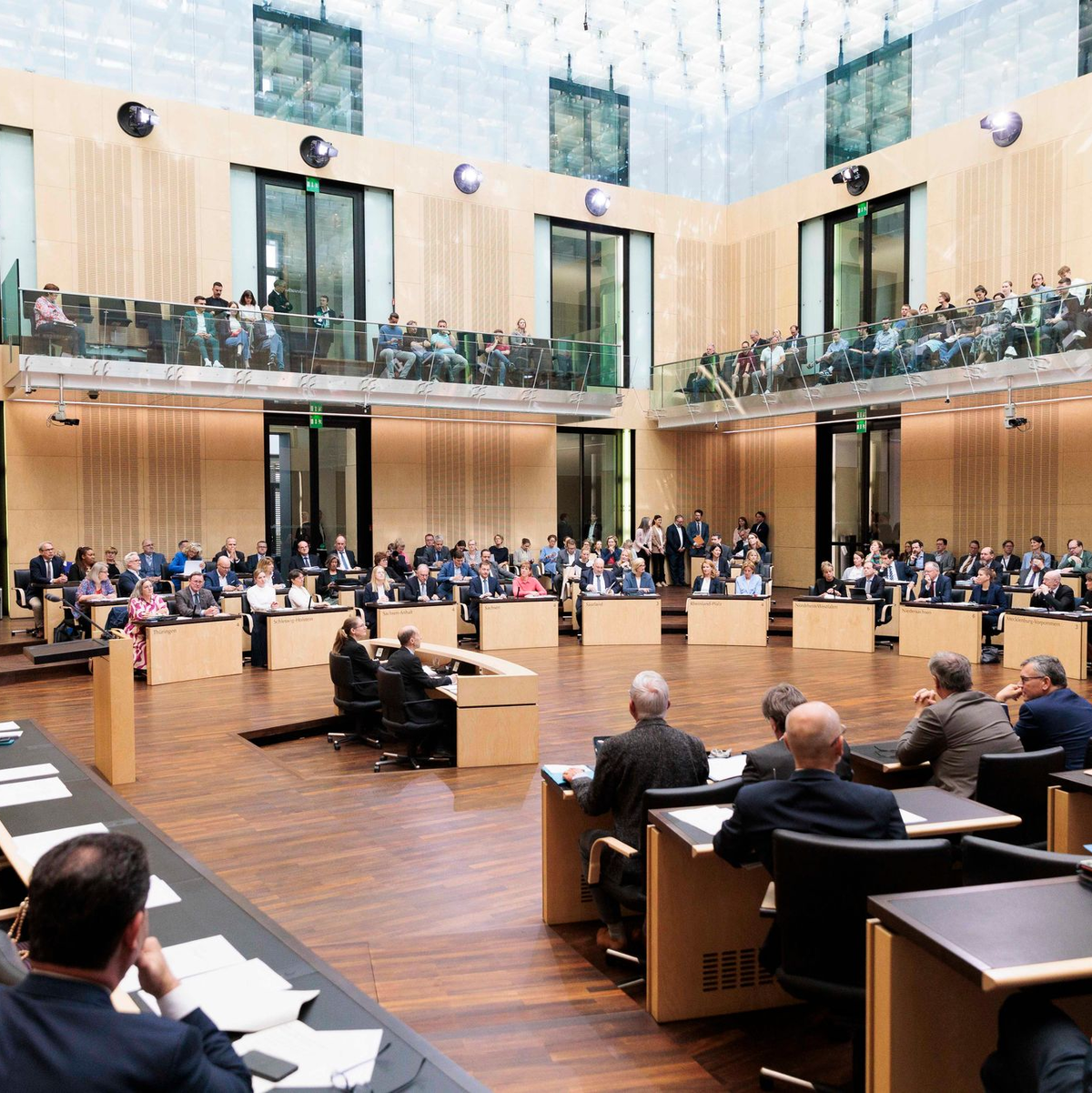 Gründe für die höheren Pflegekosten sind gestiegene Energie- und Lebensmittelkosten sowie höhere Löhne der Pflegekräfte. (Archivbild) - Foto: Carsten Koall/dpa