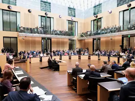Der Bundesrat hat grünes Licht für zahlreiche Gesetze gegeben. Zwei Vorhaben stoppte er jedoch vorerst. - Foto: Carsten Koall/dpa
