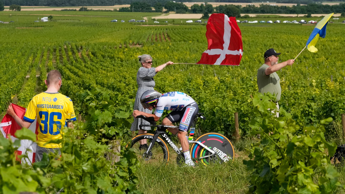 Biniam Girmay aus Eritrea gewann bei der diesjährigen Tour de France bereits seine zweite Etappe. - Foto: Jerome Delay/AP/dpa